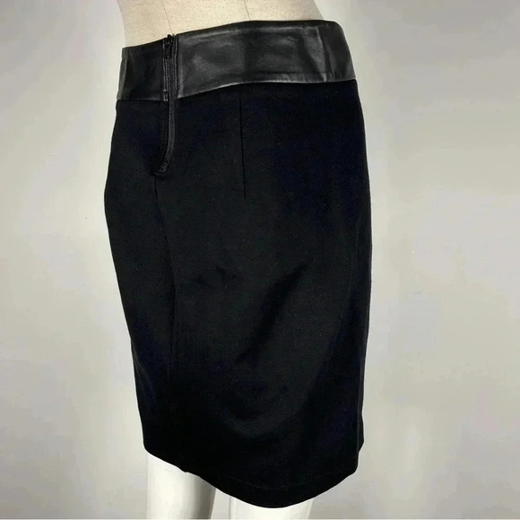 Cabi Miranda Black vegan  leather Skirt Size:2 #3754 - Picture 4 of 9